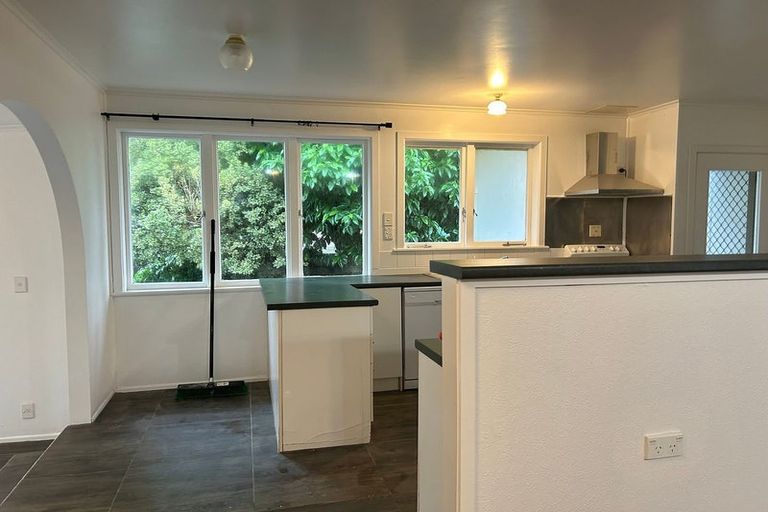 Photo of property in 49 Lauderdale Road, Birkdale, Auckland, 0626