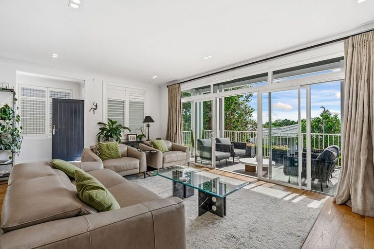 Photo of property in 15 Landmark Terrace, Orewa, 0931