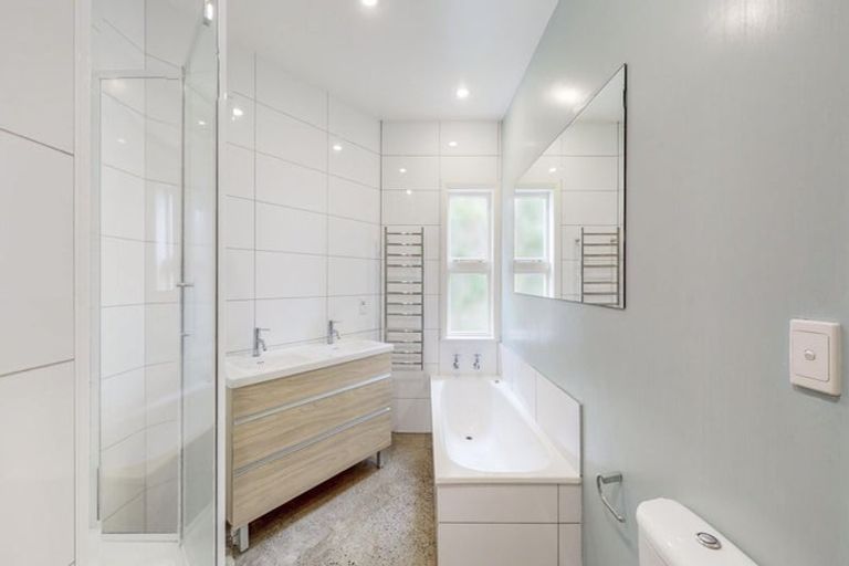 Photo of property in 19 Scarborough Terrace, Mount Victoria, Wellington, 6011