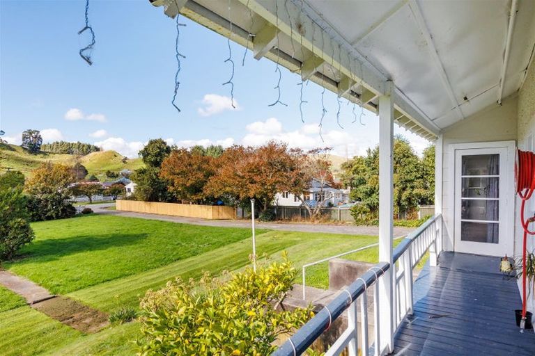 Photo of property in 21 Ongo Road, Hunterville, 4730