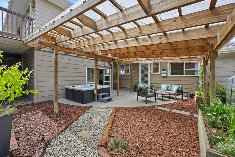 Photo of property in 16 Judkins Crescent, Cockle Bay, Auckland, 2014