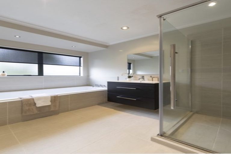 Photo of property in 19 John Lister Close, Golflands, Auckland, 2013