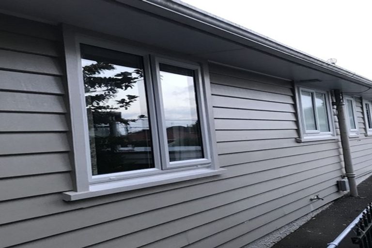 Photo of property in 24 Severn Street, Island Bay, Wellington, 6023