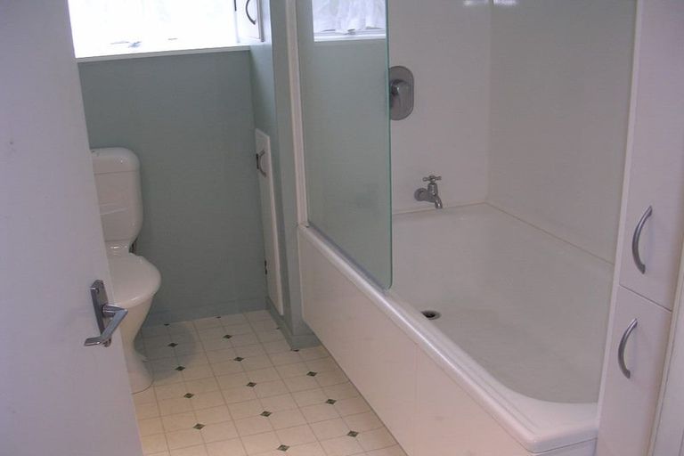 Photo of property in 2/161 Glenmore Street, Kelburn, Wellington, 6012