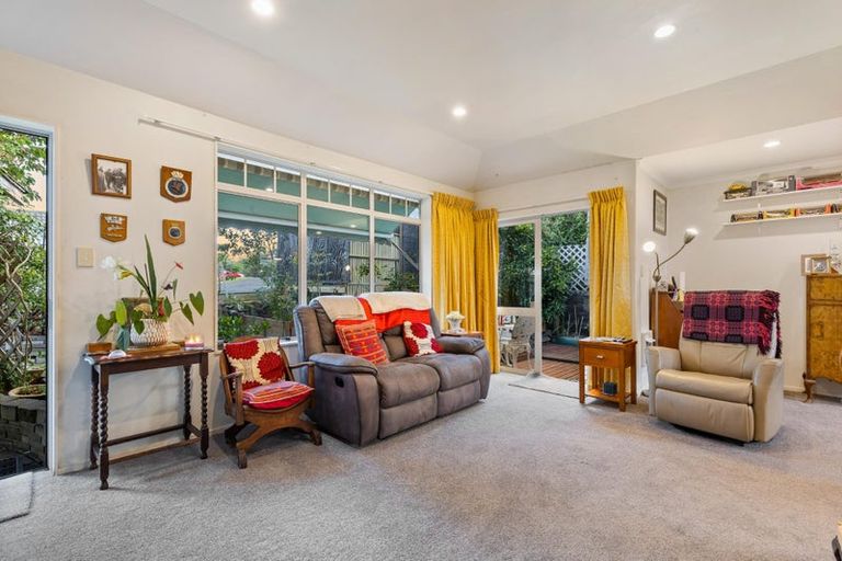 Photo of property in 23 Regents Park Place, Westgate, Auckland, 0614