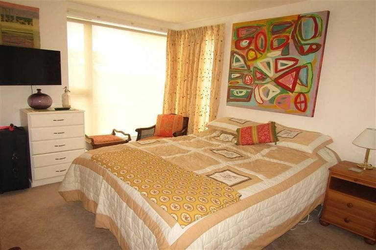 Photo of property in Portal Apartments, 6b/42 Cable Street, Te Aro, Wellington, 6011