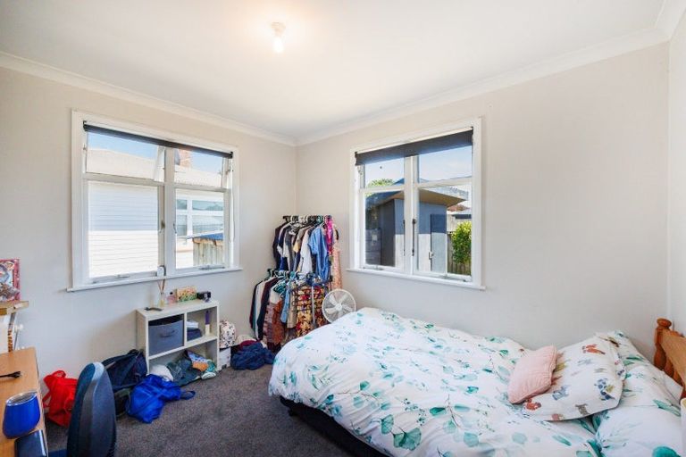 Photo of property in 27 Knowles Street, Terrace End, Palmerston North, 4410