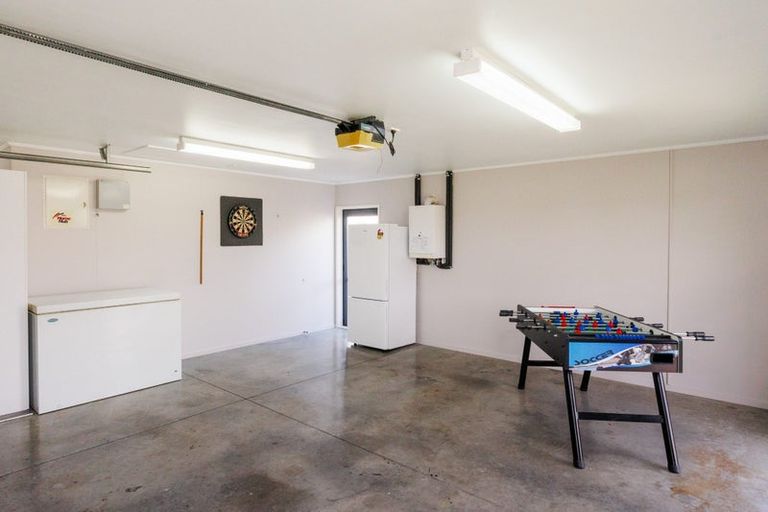 Photo of property in 38 Johnstone Drive, Fitzherbert, Palmerston North, 4410