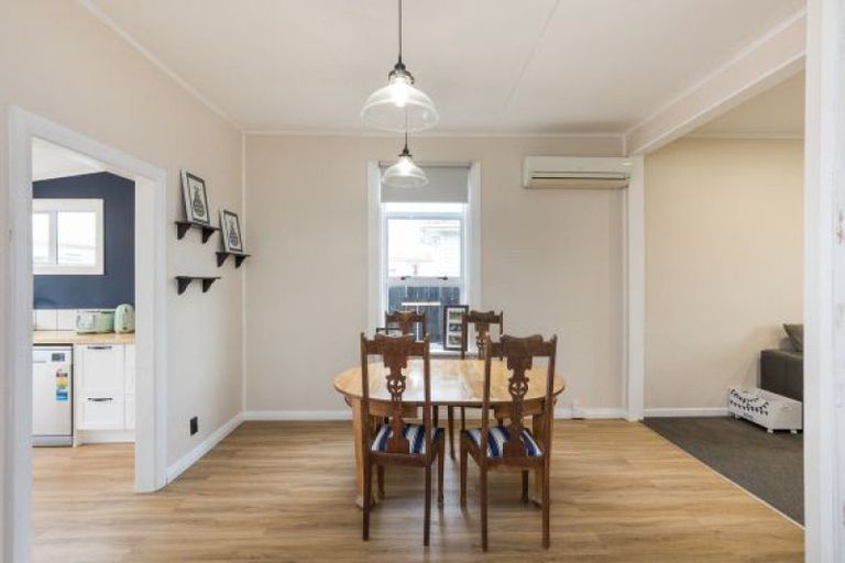 Photo of property in 19 Carlisle Street, Milson, Palmerston North, 4414
