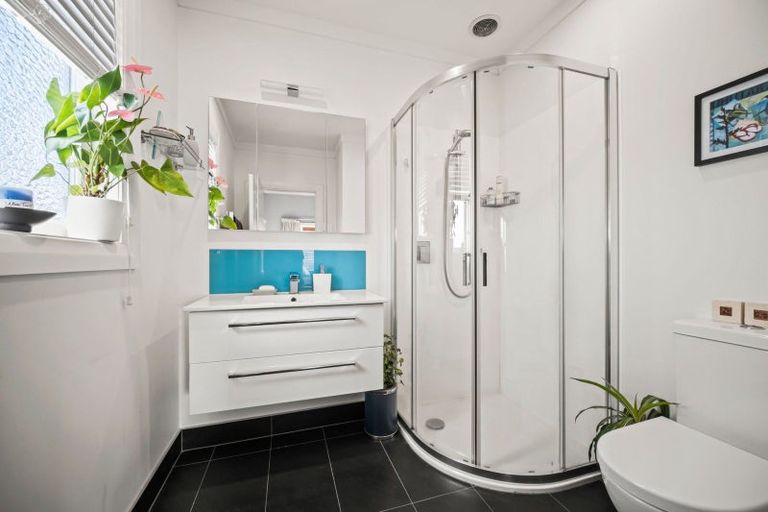 Photo of property in 10 Riro Street, Point Chevalier, Auckland, 1022