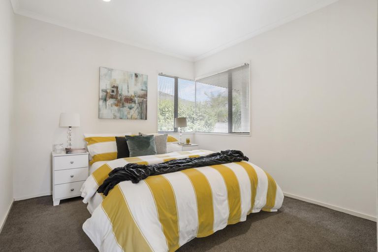 Photo of property in 20 Moyrus Crescent, East Tamaki Heights, Auckland, 2016