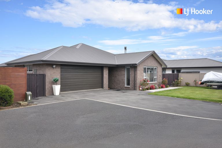 Photo of property in 8 Roblyn Place, Mosgiel, 9024