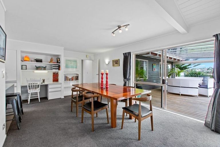 Photo of property in 24 Settlers Grove, Orewa, 0931