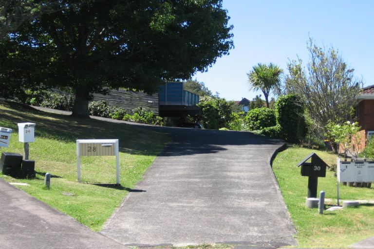 Photo of property in 28 Wernham Place, Northcote, Auckland, 0626