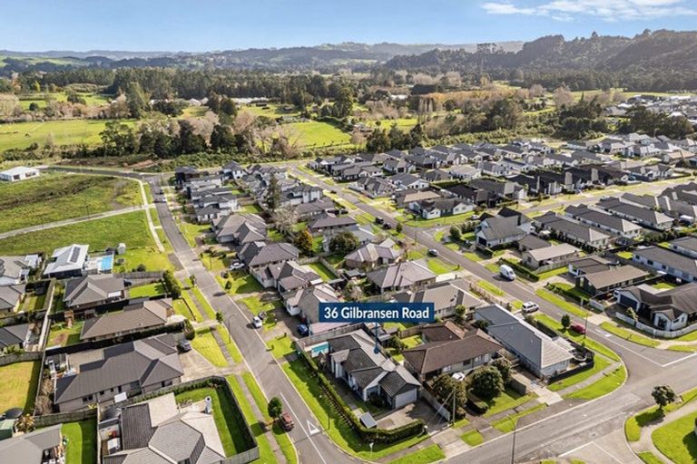Photo of property in 36 Gilbransen Road, Kumeu, 0810