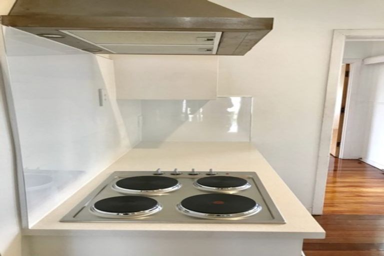 Photo of property in 26 Reid Road, New Lynn, Auckland, 0600