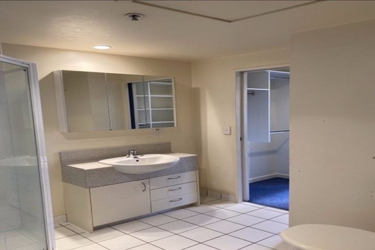 Photo of property in Terrace Heights Apartments, 9b/163 The Terrace, Wellington Central, Wellington, 6011