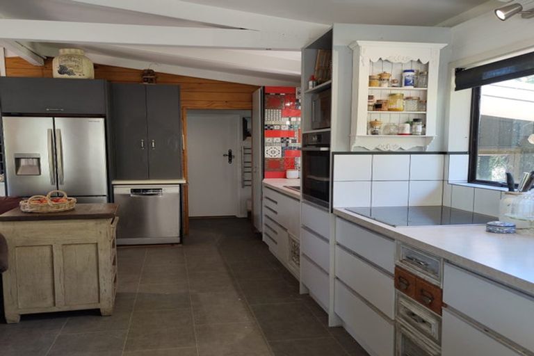 Photo of property in 15 Puriri Place, Tuateawa, Coromandel, 3583