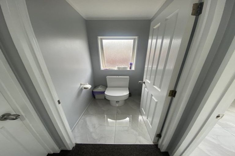 Photo of property in 100 Manuroa Road, Takanini, 2112