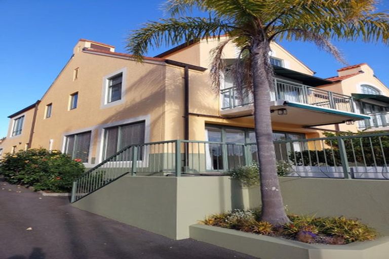 Photo of property in 114 Harbour Village Drive, Gulf Harbour, Whangaparaoa, 0930