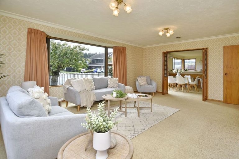 Photo of property in 154 Royal Park Drive, Parklands, Christchurch, 8083