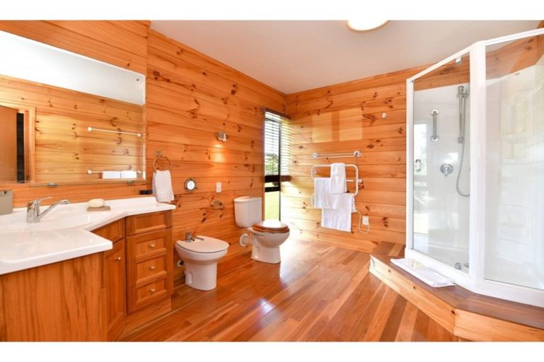 Photo of property in 77 Matija Place, Red Beach, 0932