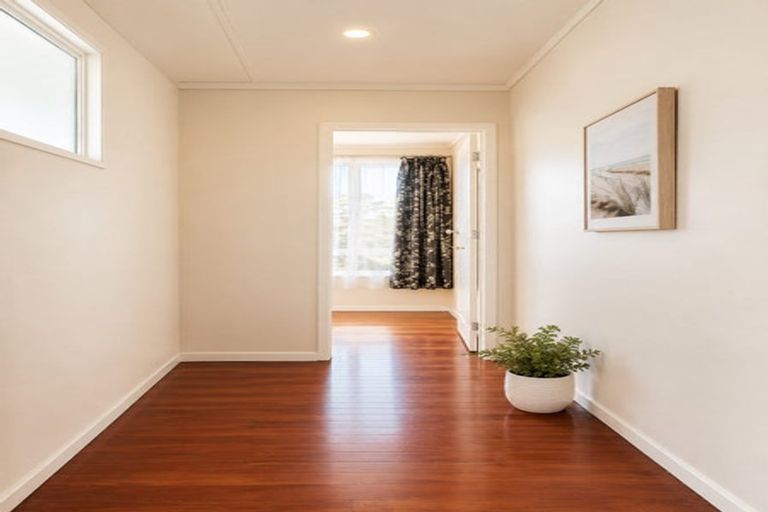 Photo of property in 11 Lynton Road, Bucklands Beach, Auckland, 2012