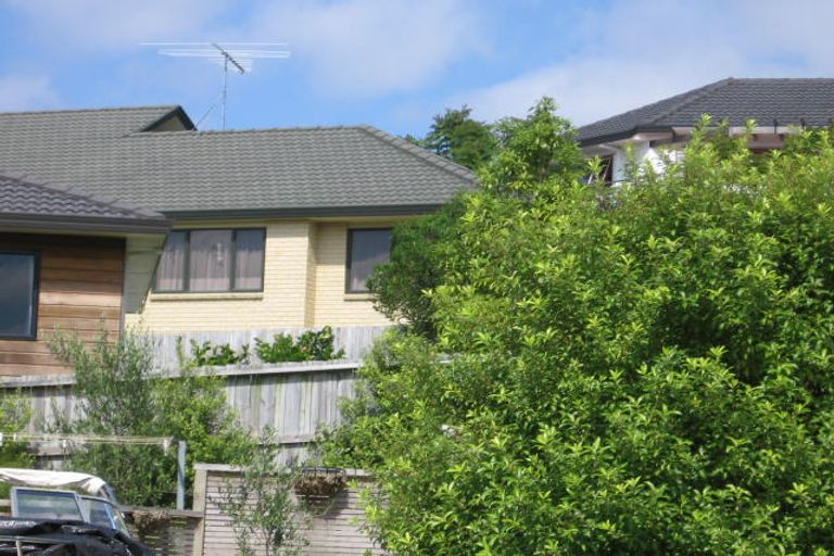 Photo of property in 34 Woodridge Avenue, Northcross, Auckland, 0630