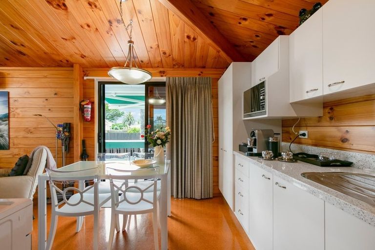 Photo of property in 3 Waterlea Avenue, Mangere Bridge, Auckland, 2022