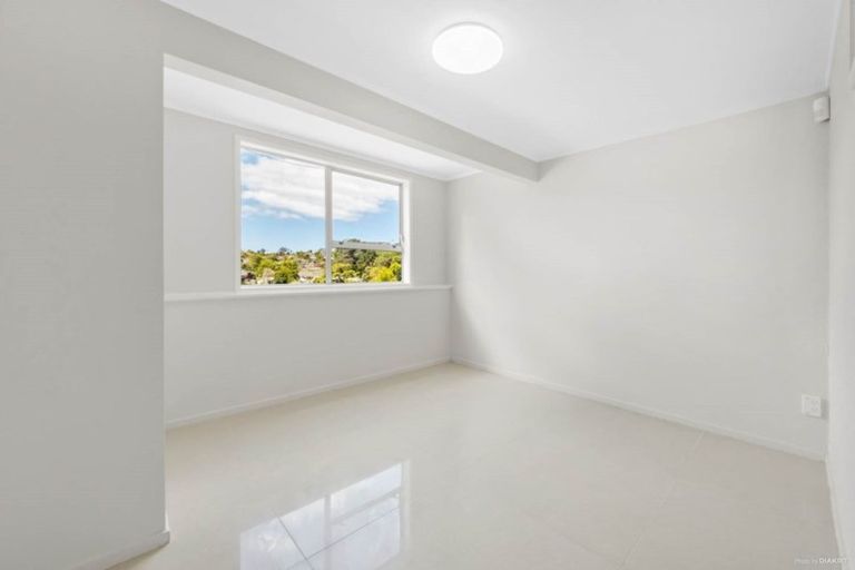 Photo of property in 34 Regency Place, Sunnynook, Auckland, 0632