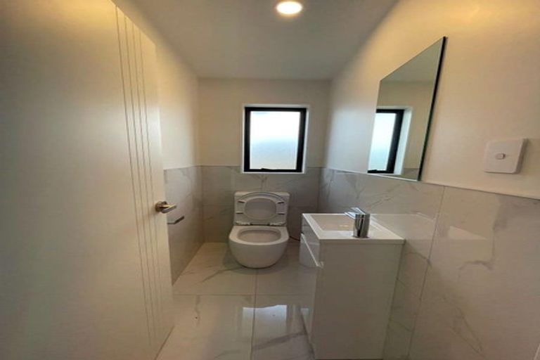 Photo of property in 3a De Quincey Terrace, Highland Park, Auckland, 2010