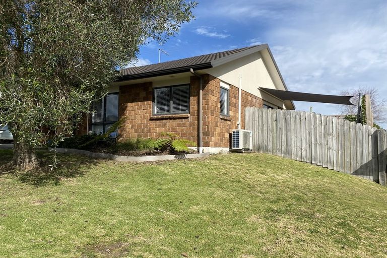 Photo of property in 19 George Deane Place, Greenhithe, Auckland, 0632