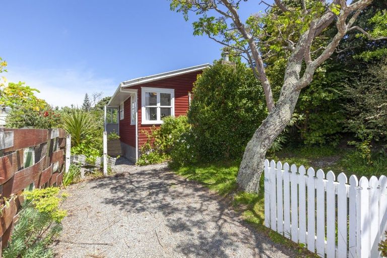 Photo of property in 4 Porter Place, Paekakariki, 5034