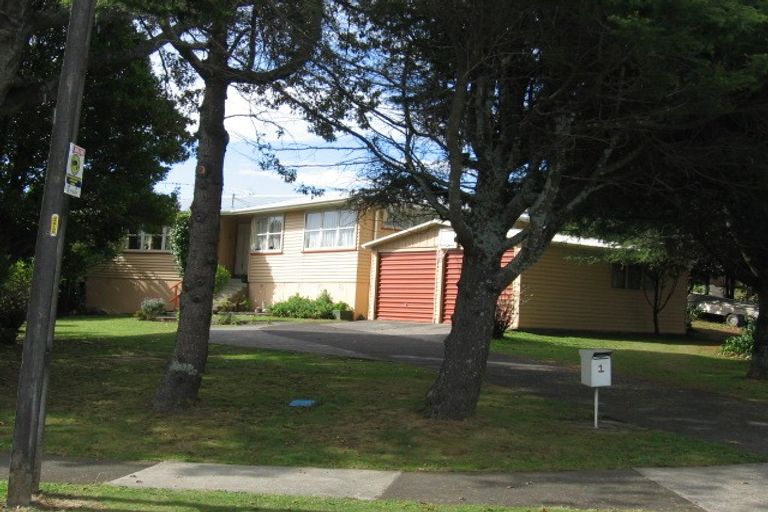 Photo of property in 1 Cindy Place, Pakuranga, Auckland, 2010