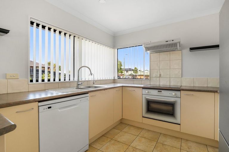 Photo of property in 11 Saralee Drive, Manurewa, Auckland, 2105