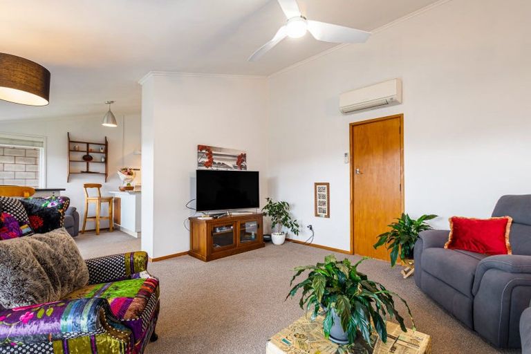 Photo of property in 3/50 Old Lake Road, Narrow Neck, Auckland, 0624