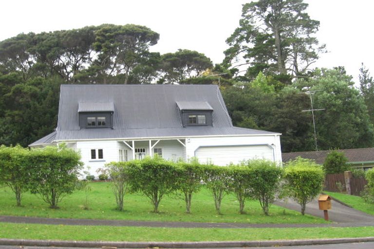 Photo of property in 70 Holyoake Place, Chatswood, Auckland, 0626