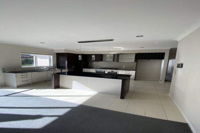 Photo of property in 12 Muirlea Drive, Flat Bush, Auckland, 2016