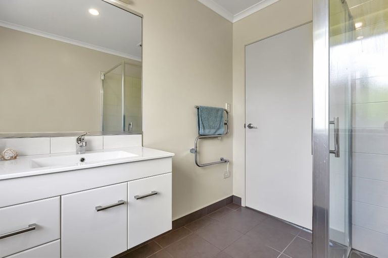 Photo of property in 15 Des Terry Way, Waipu, 0510