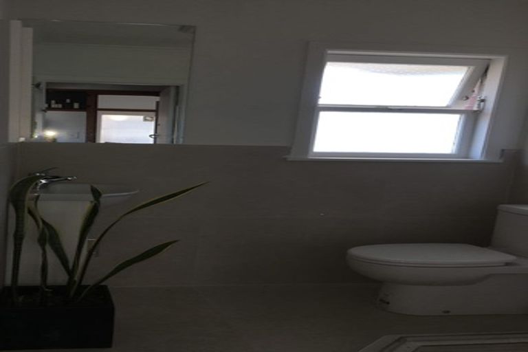 Photo of property in 2/58 Taharoto Road, Takapuna, Auckland, 0622