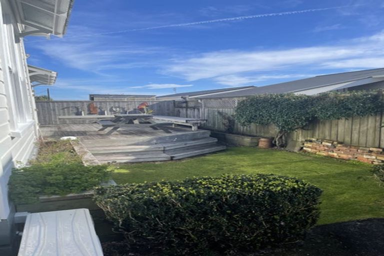 Photo of property in 56 Paynters Avenue, Strandon, New Plymouth, 4312