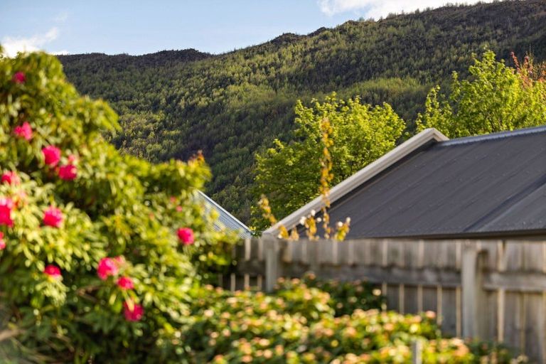 Photo of property in 9 Innes Place, Arrowtown, 9302