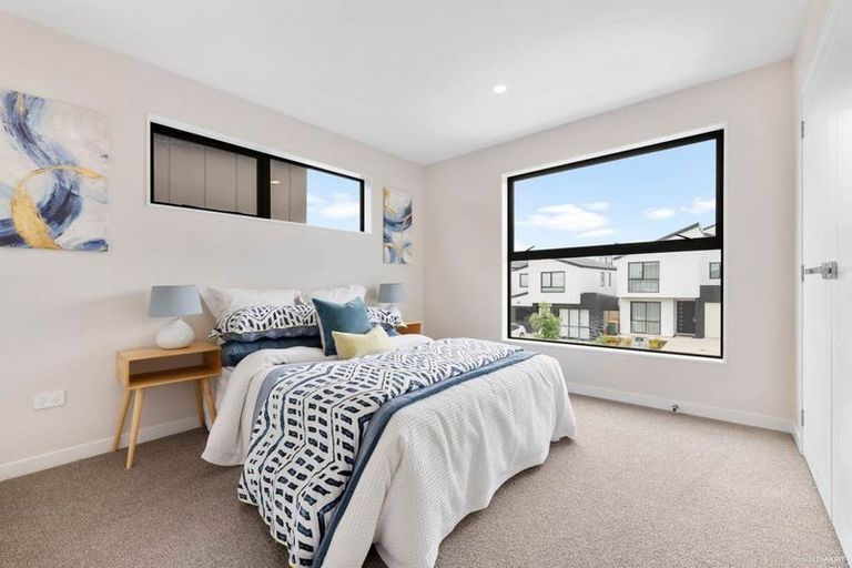 Photo of property in 10 Pohewa Road, Silverdale, 0932