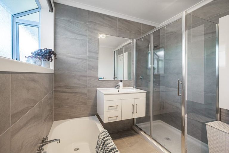 Photo of property in 10 Dalry Place, Mangere Bridge, Auckland, 2022