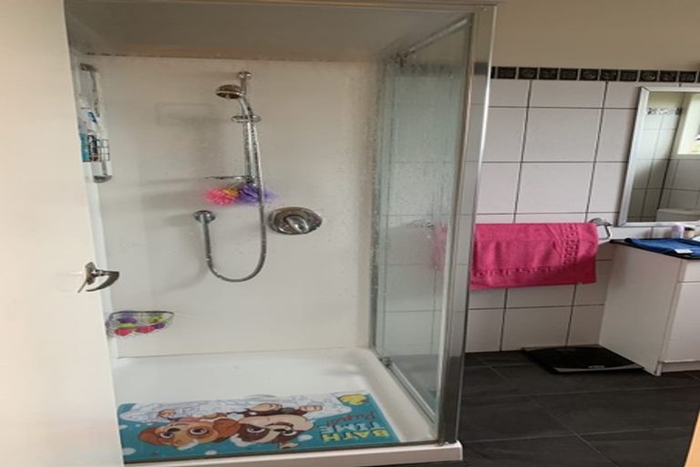 Photo of property in 2/20 Hutchinsons Road, Bucklands Beach, Auckland, 2014