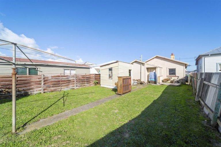 Photo of property in 74 Disraeli Street, Hawera, 4610