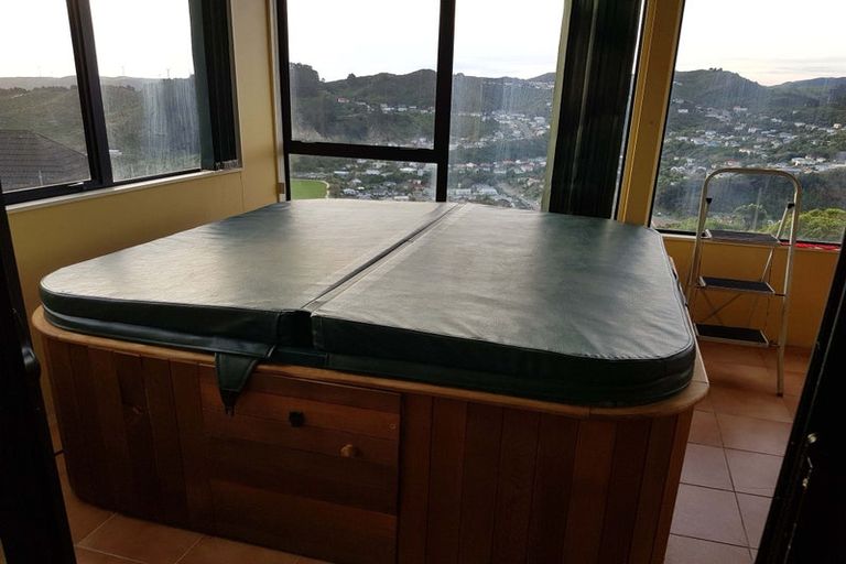 Photo of property in 19 Landsdowne Terrace, Karori, Wellington, 6012