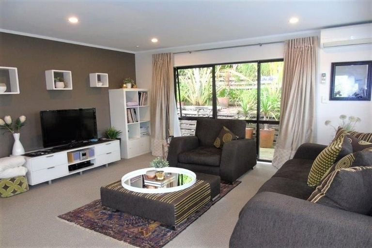 Photo of property in 35 Weggery Drive, Waikanae Beach, Waikanae, 5036