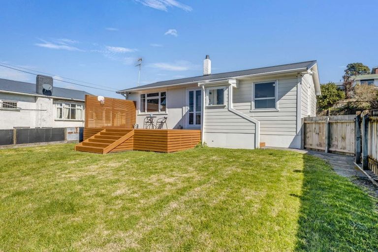 Photo of property in 16 Alberta Road, Glen Avon, New Plymouth, 4312