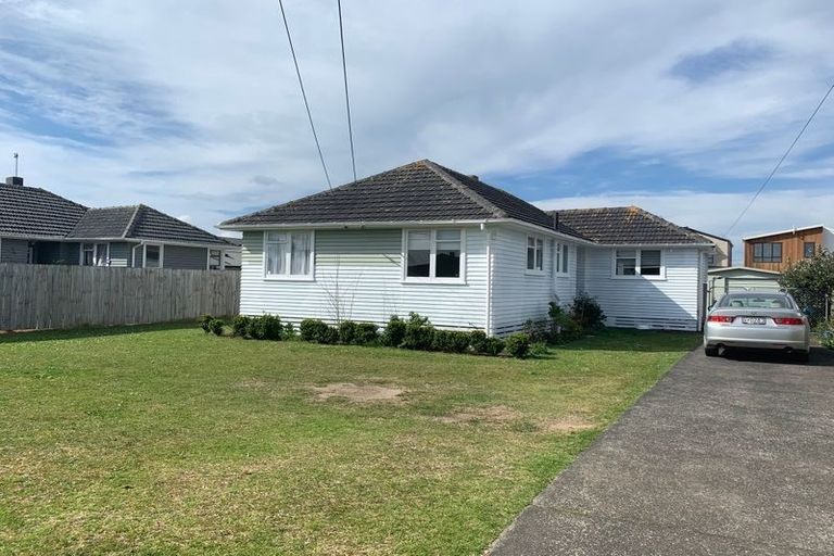Photo of property in 22 Arimu Road, Papakura, 2110